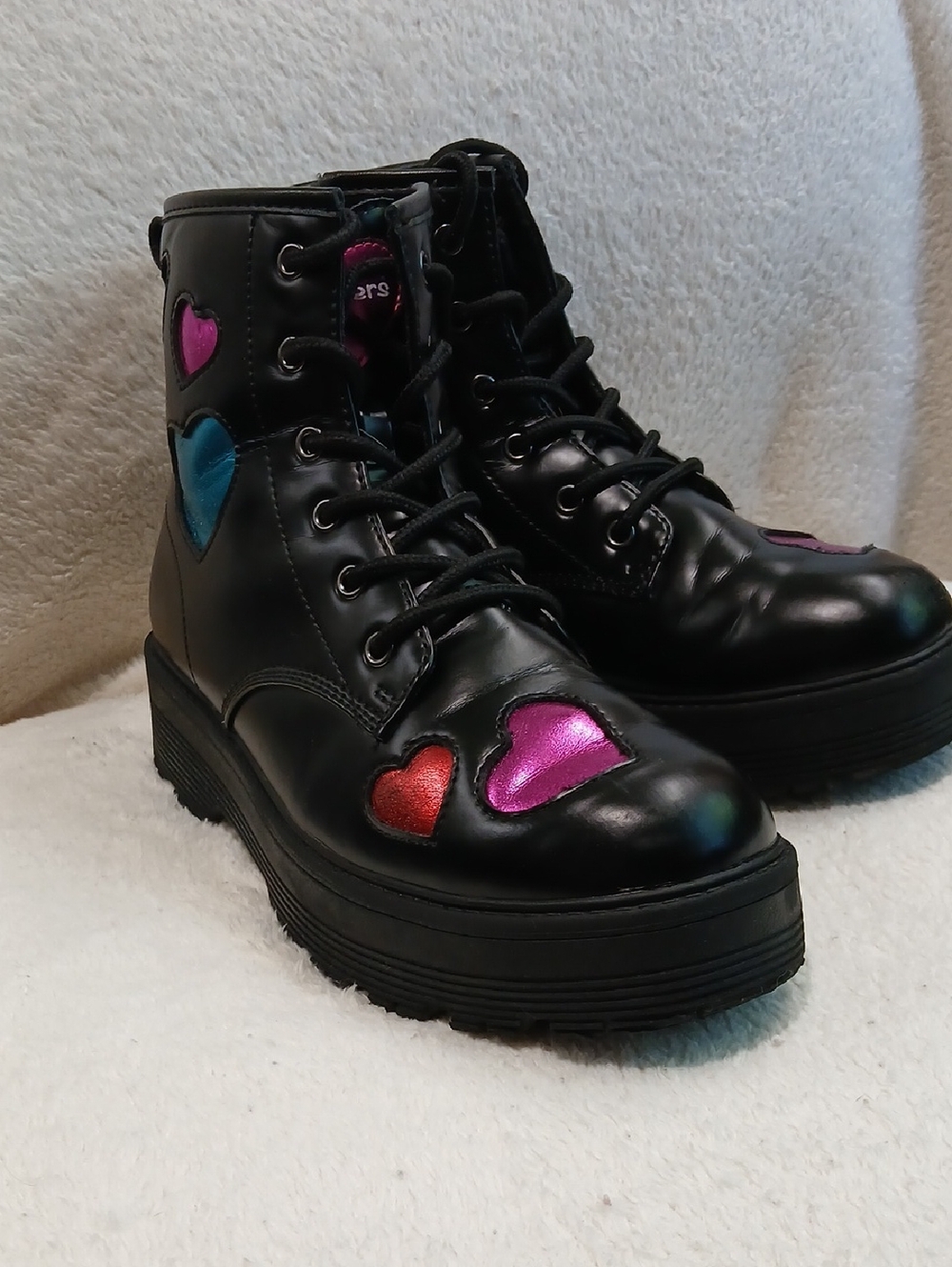 Girl's Sz 4 SKECHERS Black Platform Heart Patch Combat Boots With Side Zip